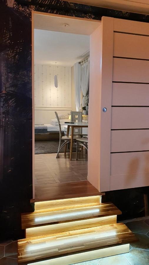 Stara Szkola W Weremowicach Apartamento Weremowice Exterior foto